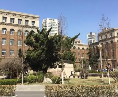 大连大学附属中山医院口腔科