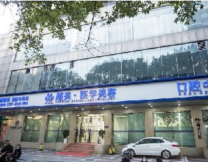 佛山超美整形假体隆鼻效果自然吗？价格多少？