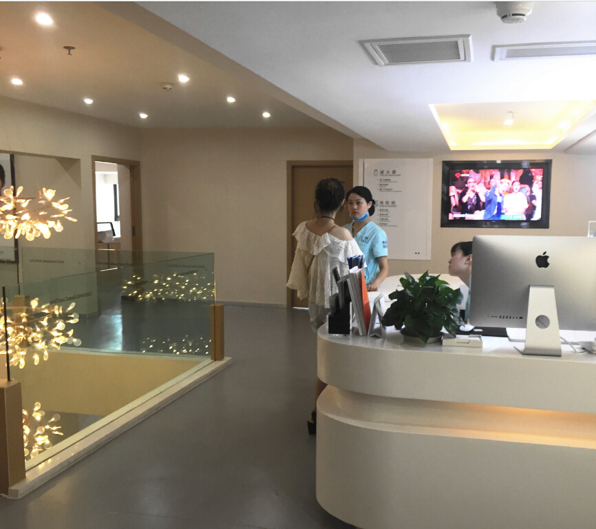 郑州美丽时光整形医生马战胜做双眼皮+隆胸案例效果对比图