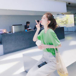 邹馥馨