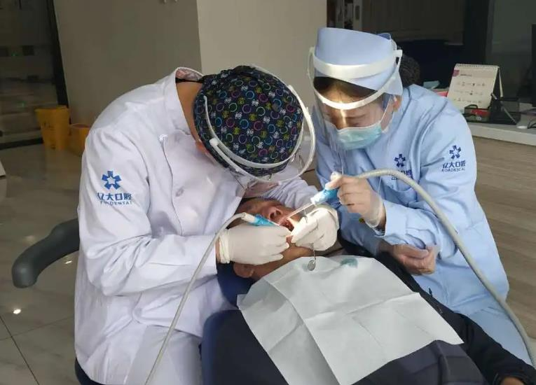 长治亿大口腔医院_牙齿治疗中