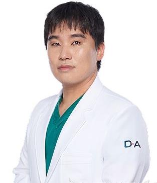 曹栋弼