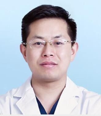 王明