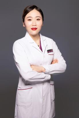 管锦荣